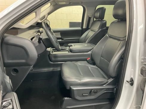 Used 2025 Ford Expedition Active AWD/4WD image 8