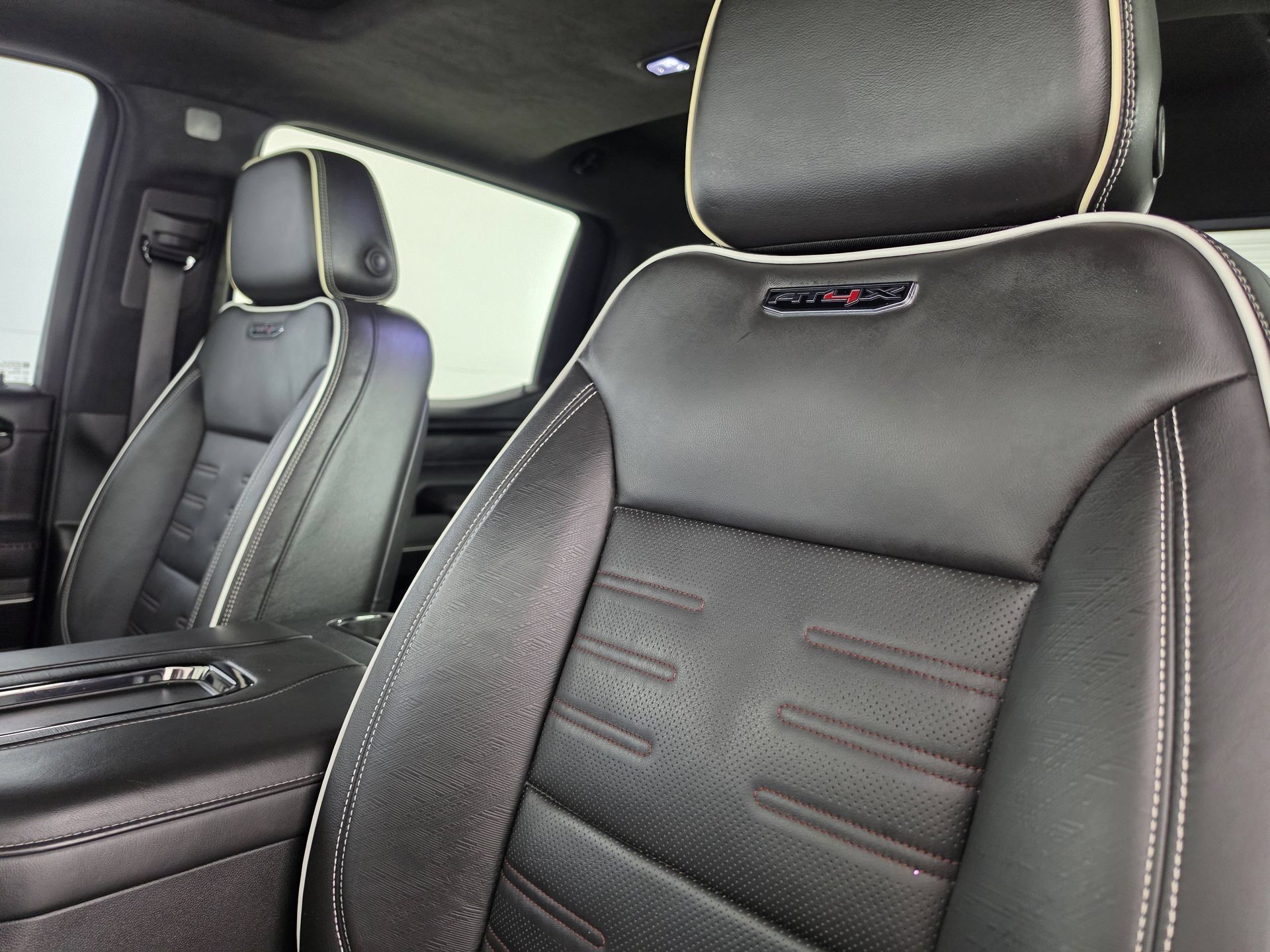 Used 2022 GMC Sierra 1500 AT4X AWD/4WD image 8