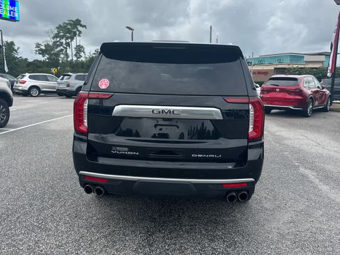 Used 2022 GMC Yukon XL Denali w/ Denali Premium Package AWD/4WD image 6