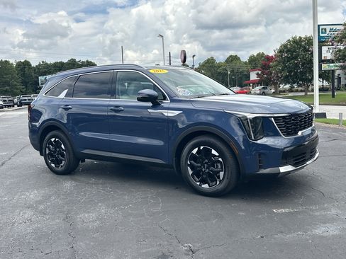 Used 2025 Kia Sorento S w/ Panoramic Sunroof Package FWD image 2