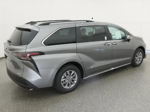 New 2026 Toyota Sienna XLE FWD image 9