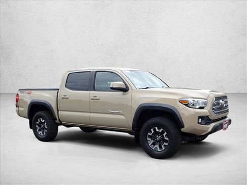 Used 2017 Toyota Tacoma TRD Off-Road w/ Premium & Technology Package AWD/4WD image 6