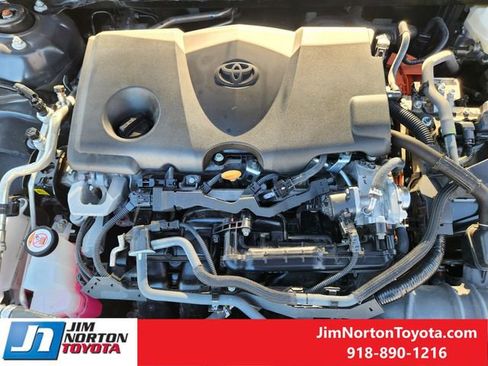Used 2025 Toyota Camry SE image 32