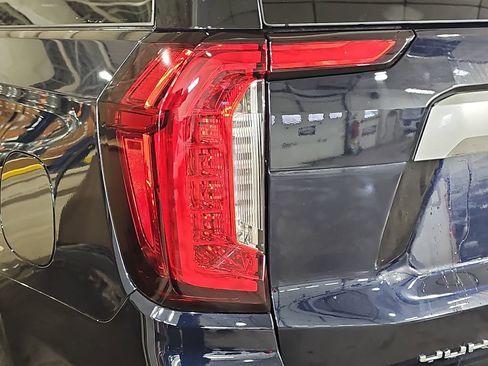 Used 2023 GMC Yukon XL Denali w/ Advanced Technology Package image 42