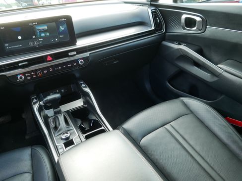 Certified 2025 Kia Sorento S AWD/4WD image 11
