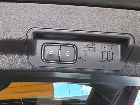 Used 2022 Ford Explorer XLT w/ Equipment Group 202A AWD/4WD image 34