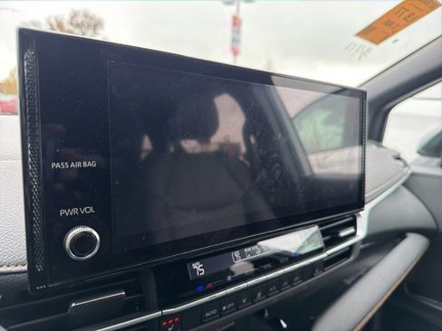 Certified 2025 Toyota Sienna XLE Woodland Edition image 21