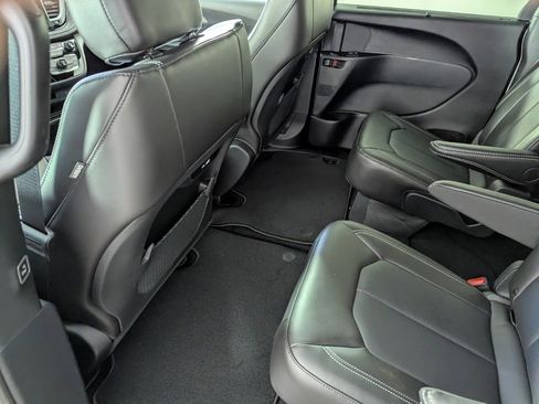 New 2026 Chrysler Pacifica Select image 15