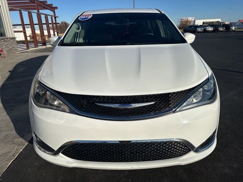 Used 2019 Chrysler Pacifica Touring Plus w/ Tire & Wheel Group image 3