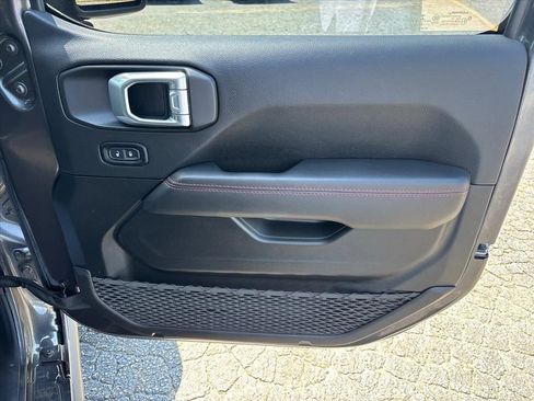 Used 2022 Jeep Wrangler Unlimited Rubicon w/ Cold Weather Group AWD/4WD image 14