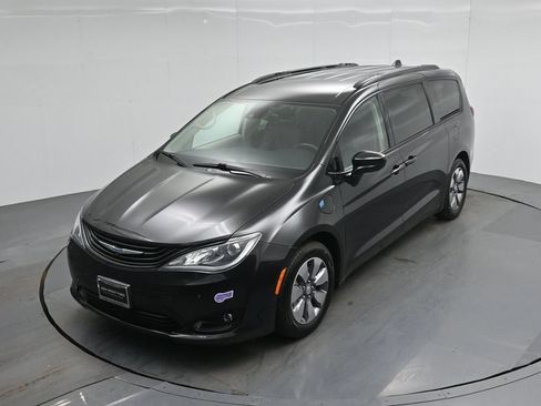 Used 2018 Chrysler Pacifica Limited w/ Advanced Safetytec Group FWD image 37
