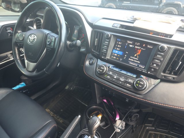 Used 2018 Toyota RAV4 SE w/ Advanced Technology Package FWD image 10