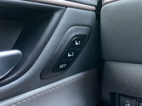 Used 2021 Toyota Venza XLE w/ Softex Package image 23