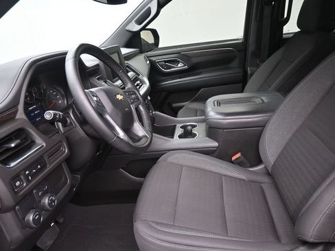 Used 2024 Chevrolet Suburban LS RWD image 12