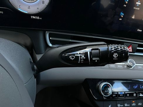 Used 2025 Hyundai Elantra SEL image 39