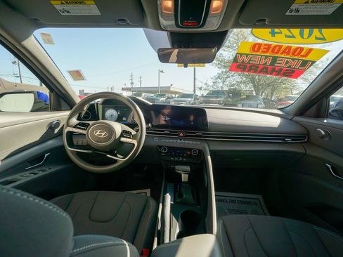 Used 2024 Hyundai Elantra SEL image 2