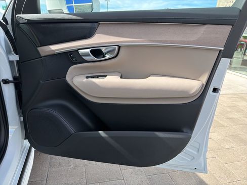 New 2026 Volvo XC90 B6 Plus w/ Protection Package Premier AWD/4WD image 25