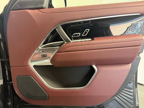 New 2026 Land Rover Range Rover SE image 17