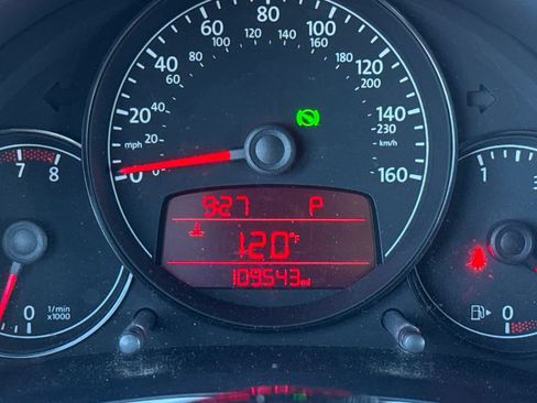 Used 2012 Volkswagen Beetle 2.5 image 24