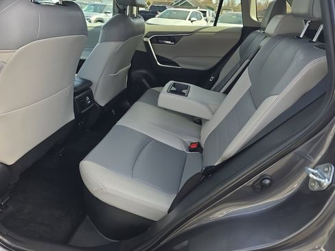 Used 2021 Toyota RAV4 XLE Premium image 18