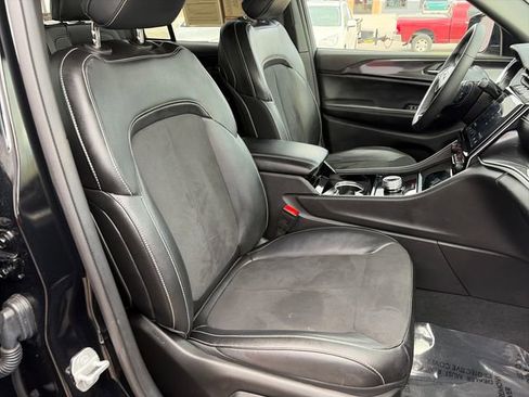 Used 2023 Jeep Grand Cherokee Altitude AWD/4WD image 39