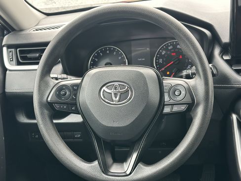 Used 2021 Toyota RAV4 XLE w/ Convenience Package image 25