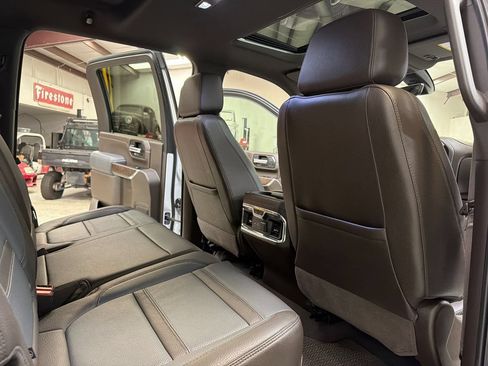 Used 2023 GMC Sierra 3500 Denali w/ Technology Package AWD/4WD image 43