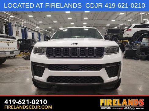 New 2026 Jeep Grand Cherokee Altitude AWD/4WD image 8