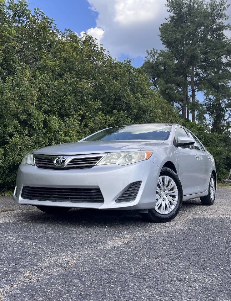 Used 2014 Toyota Camry FWD image 2