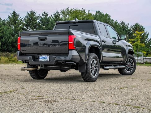 Used 2024 Toyota Tacoma TRD Sport w/ TRD Sport Premium Package AWD/4WD image 9