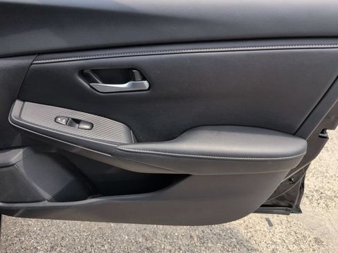 Used 2025 Nissan Sentra SV FWD image 32