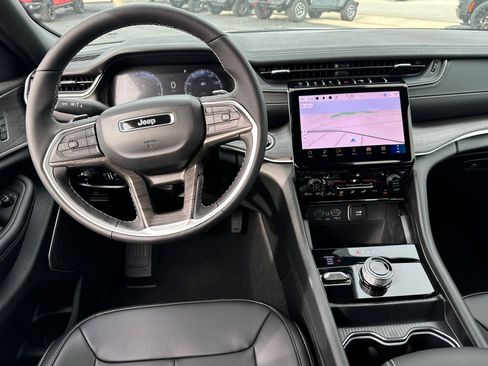 New 2025 Jeep Grand Cherokee L Limited w/ Black Appearance Package AWD/4WD image 9