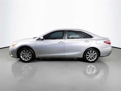 Used 2017 Toyota Camry XLE image 5