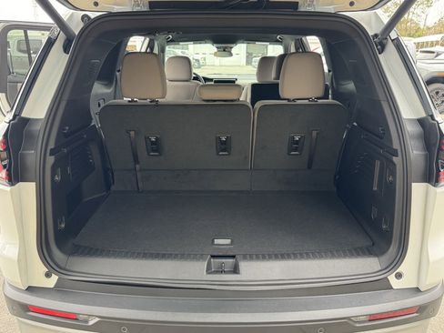 New 2025 GMC Acadia Elevation image 7