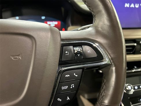 Used 2022 Lincoln Nautilus Reserve w/ Equipment Group 201A image 14