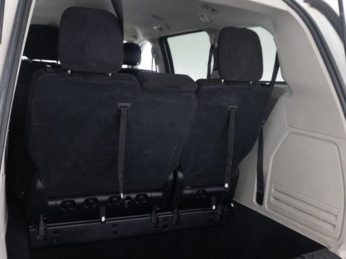Used 2011 Dodge Grand Caravan Express FWD image 40