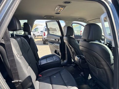 Used 2024 Kia Telluride S image 23