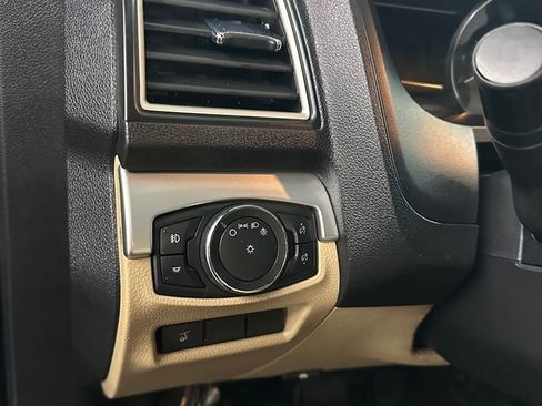 Used 2016 Ford Explorer XLT w/ Equipment Group 202A image 15