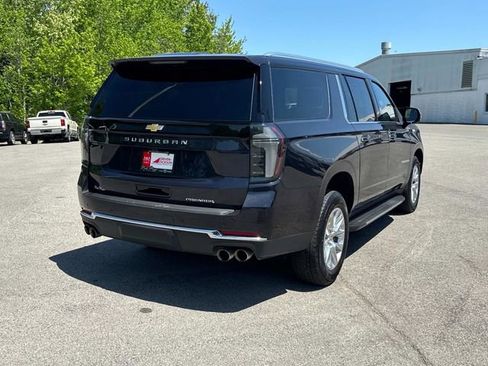Used 2025 Chevrolet Suburban Premier AWD/4WD image 4
