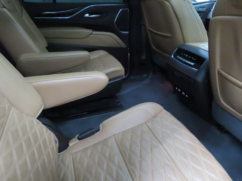 Used 2023 Cadillac Escalade Sport AWD/4WD image 23