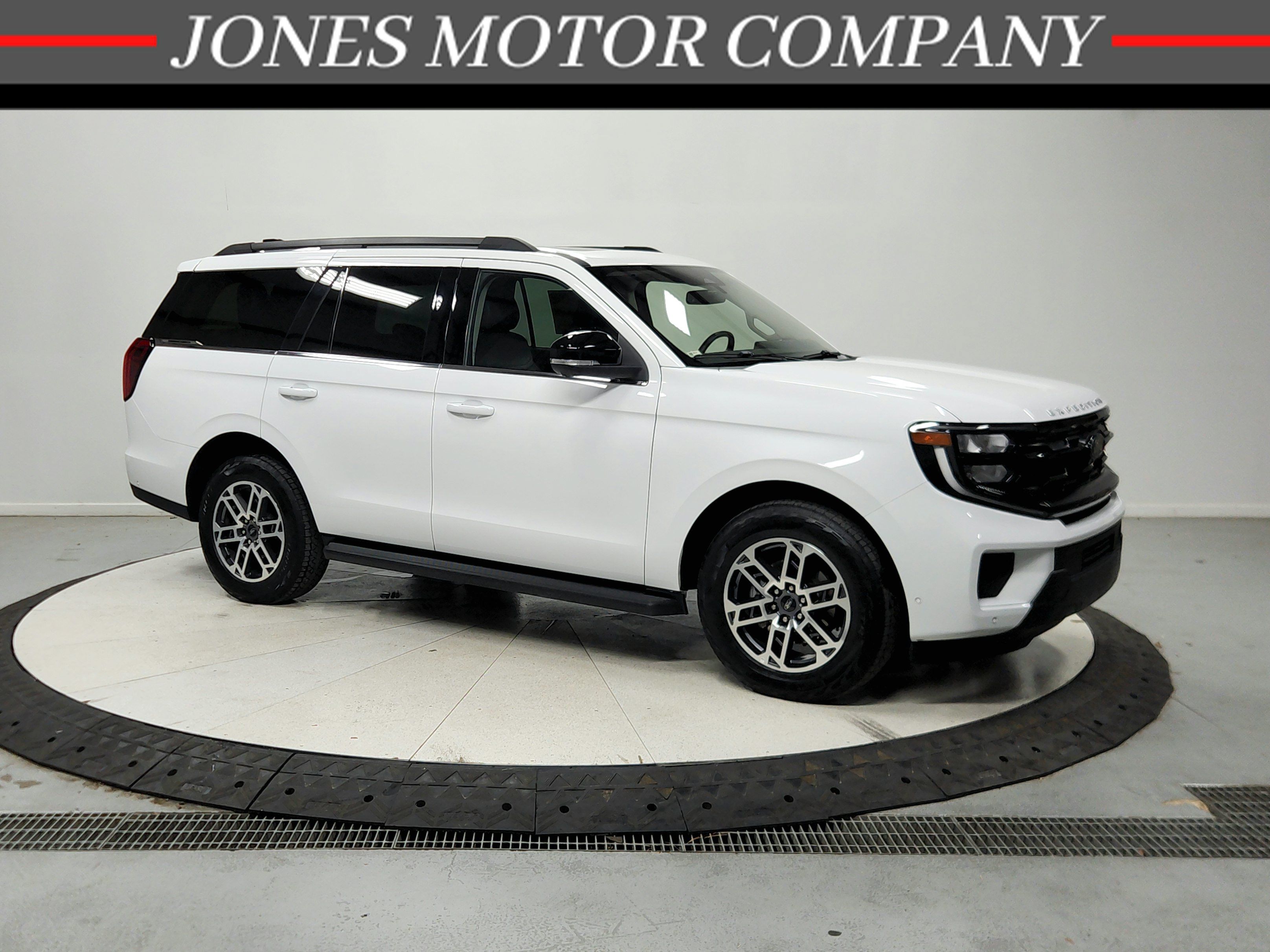 Used 2025 Ford Expedition Active AWD/4WD image 1