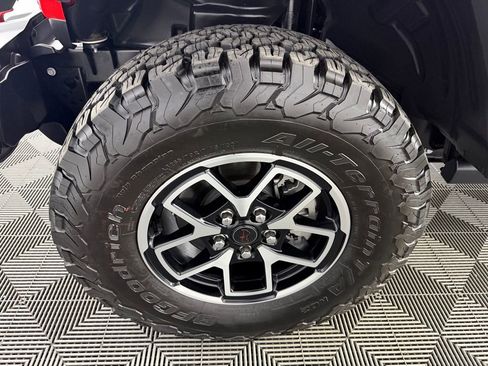 Used 2024 Jeep Wrangler Unlimited Rubicon AWD/4WD image 12