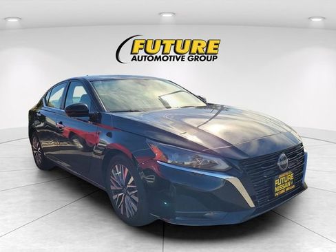 Certified 2023 Nissan Altima 2.5 SV image 1