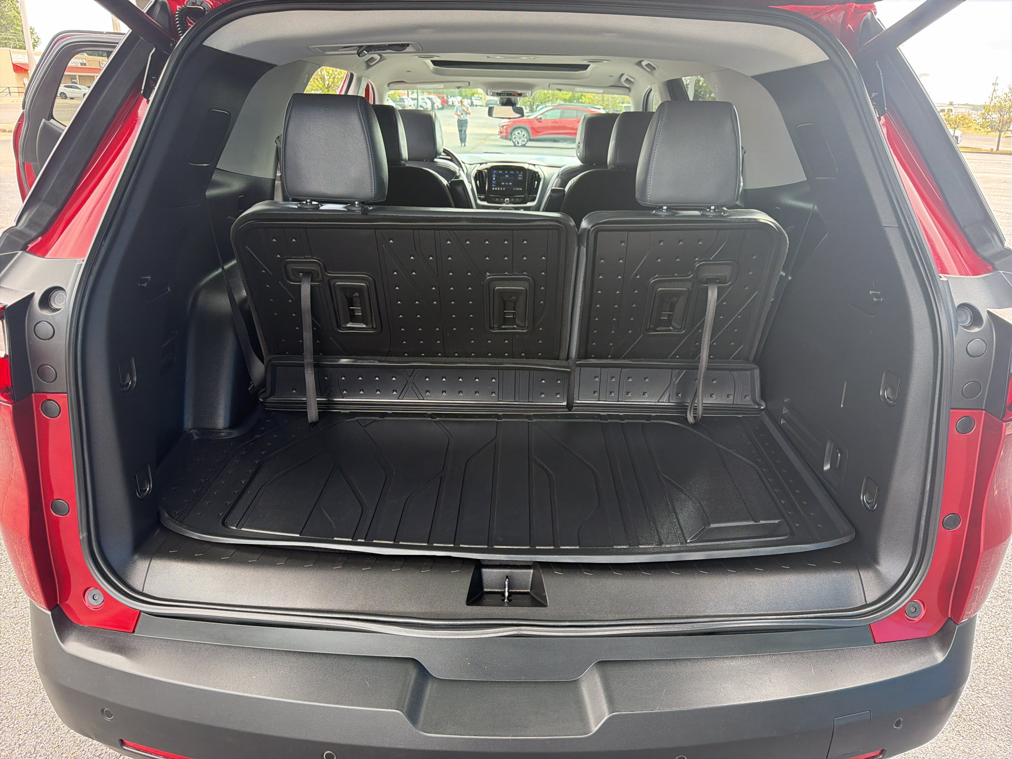Used 2021 Chevrolet Traverse LT w/ LT Premium Package AWD/4WD image 13