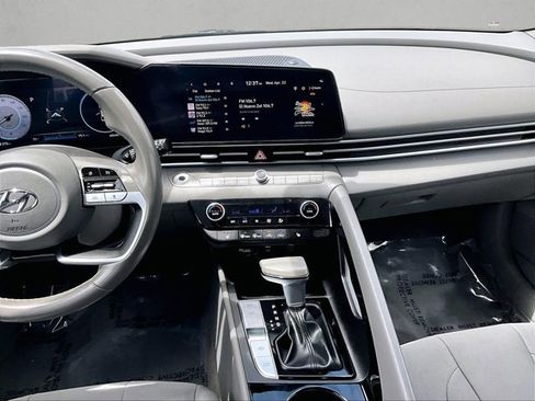 Used 2023 Hyundai Elantra SEL w/ Convenience Package FWD image 8