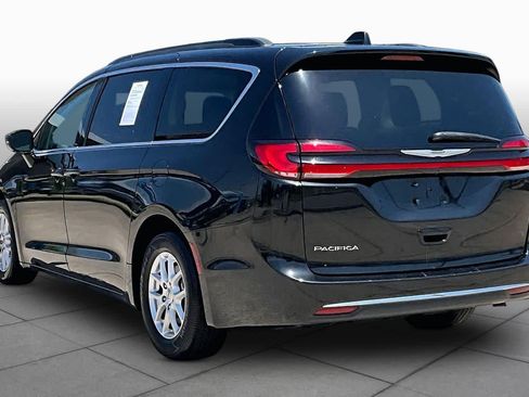 Used 2022 Chrysler Pacifica Touring-L FWD image 11