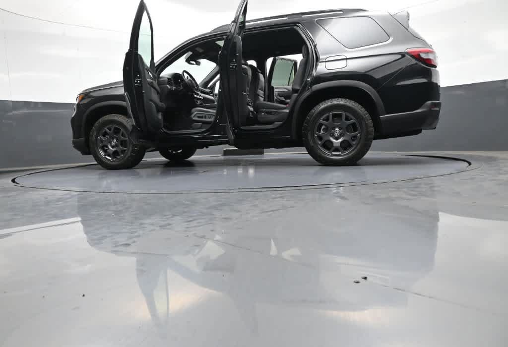 Certified 2024 Honda Pilot TrailSport image 50