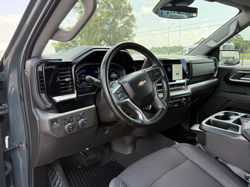 Used 2025 Chevrolet Silverado 1500 LT AWD/4WD image 13