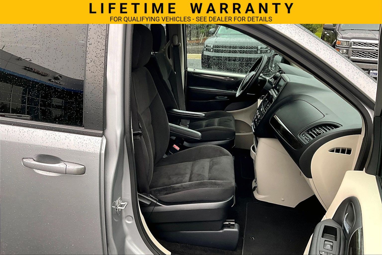 Used 2018 Dodge Grand Caravan SE FWD image 7