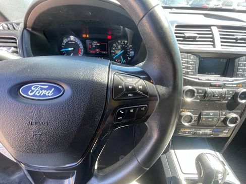 Used 2018 Ford Explorer 4WD w/ Class II Trailer Tow Package image 17